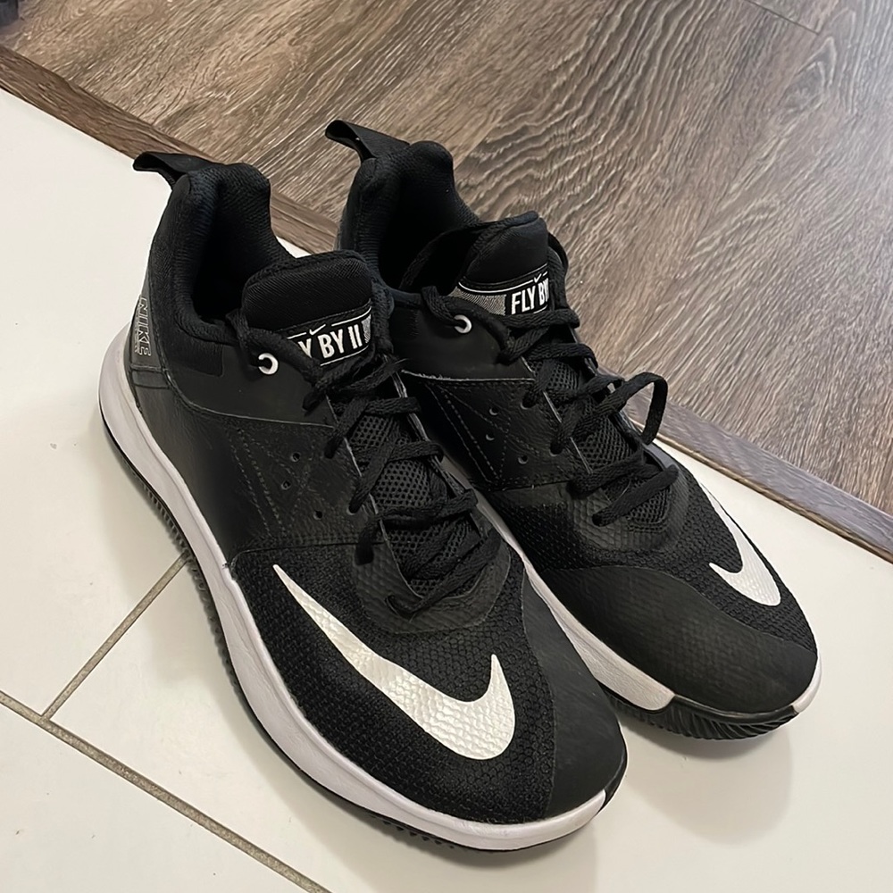 Nike Fly By II / size 9.5